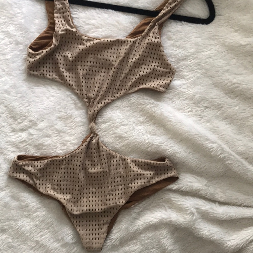 Acacia One Piece